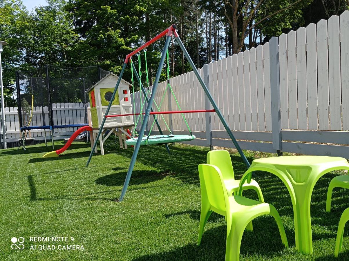 דוז'ניקי ז'דרוז' Caloroczny Osrodek Wypoczynkowy Comfort House מראה חיצוני תמונה